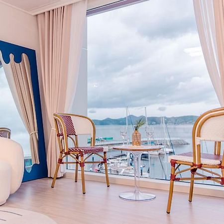 The Castle Ocean Suite Yeosu Exterior photo