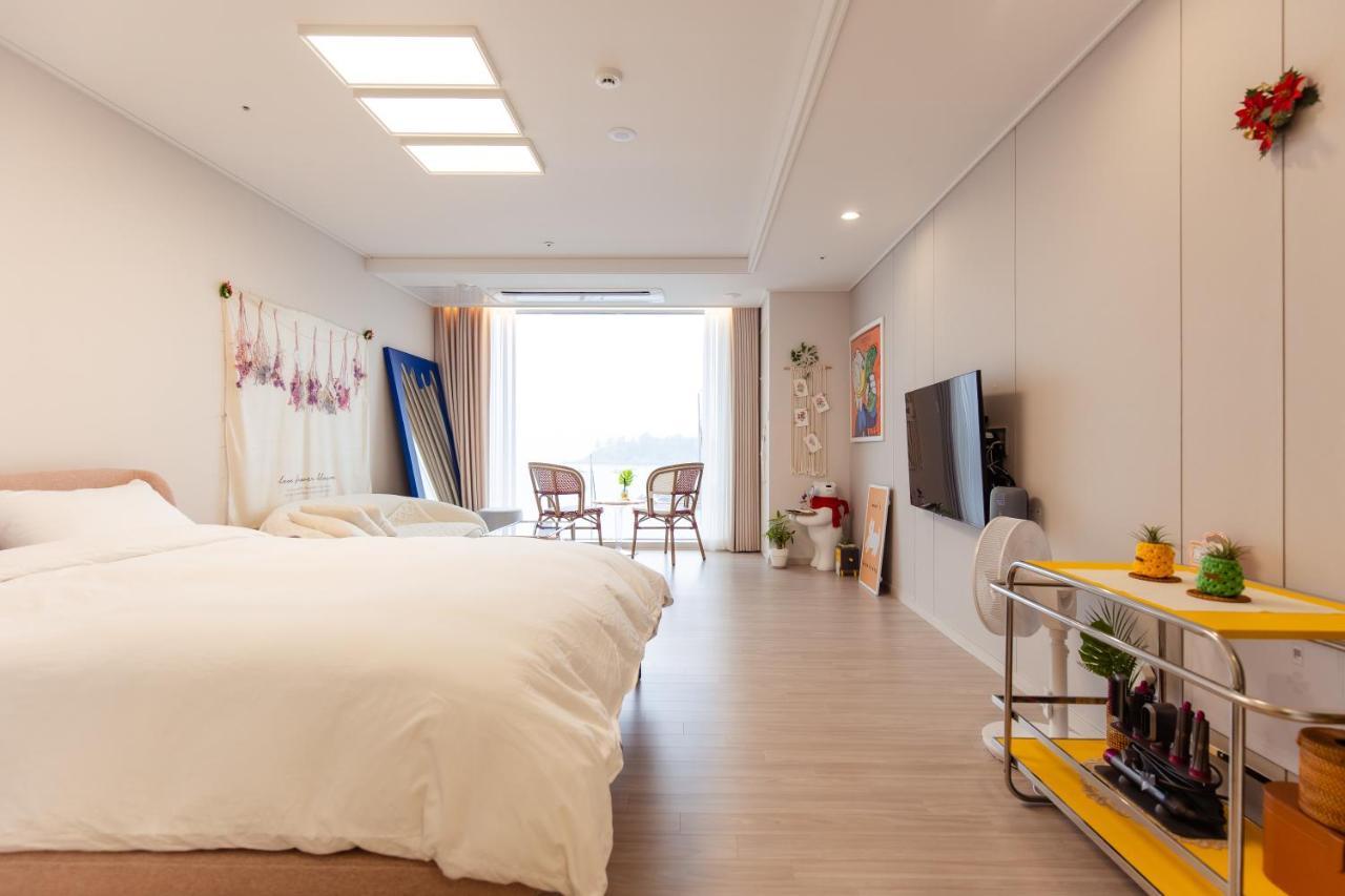 The Castle Ocean Suite Yeosu Exterior photo
