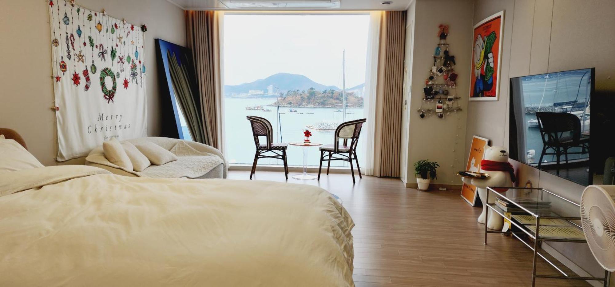 The Castle Ocean Suite Yeosu Exterior photo